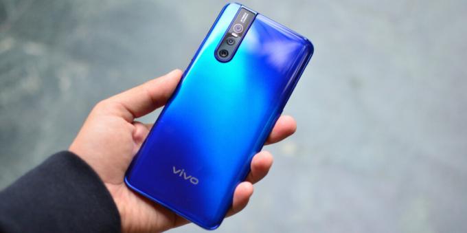 Smartphone Vivo V15 Pro: gradient de proiectare capacul din spate