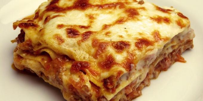 lasagna clasică cu carne tocată și sos bechamel