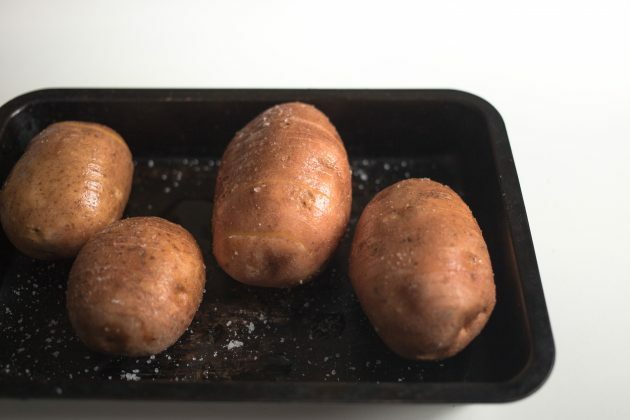 Trimiteți cartofii hasselbeck la cuptor
