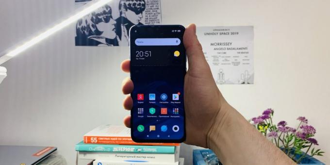 Xiaomi Mi 9 SE: Într-o mână