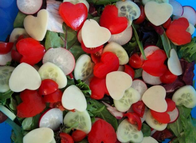 Cadouri pentru Ziua Îndrăgostiților: salata de legume