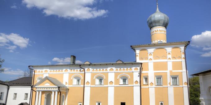 Mănăstirea Varlaam-Khutynsky Spaso-Preobrazhensky și mormântul lui Gabriel Derzhavin