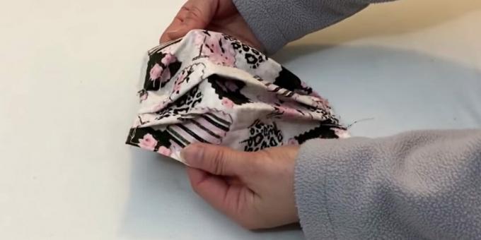 Cum să coaseți o mască medicală cu propriile mâini: coaseți marginile piesei