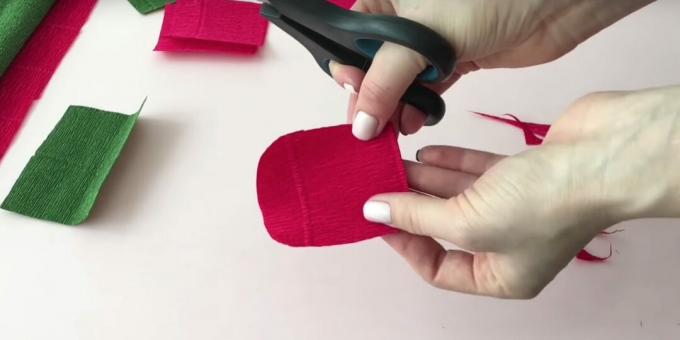 Buchet de bomboane DIY: faceți goluri pentru petale