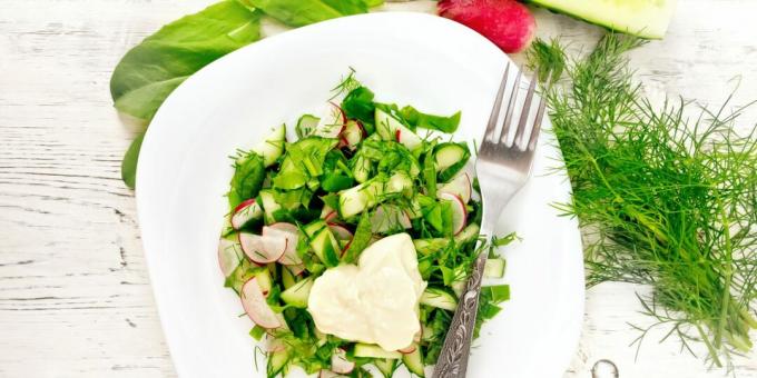 Salată cu ridichi și măcriș