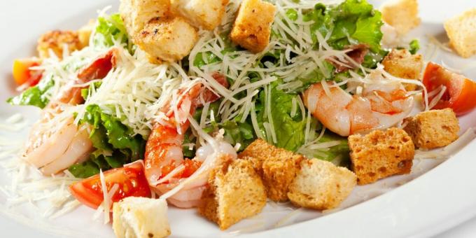 Salata Cezar cu creveți: o rețetă simplă
