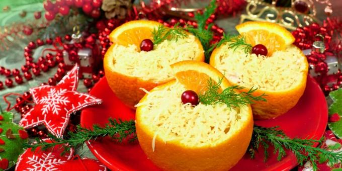 Salată de brânză cu bastoane de crab în portocală: rețete pentru salate de Anul Nou