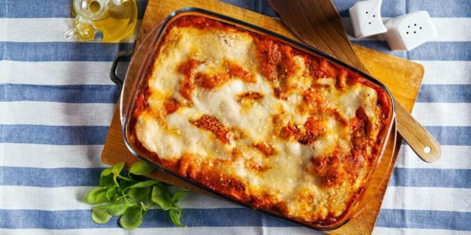 Lasagna simplă cu carne tocată și brânză de vaci