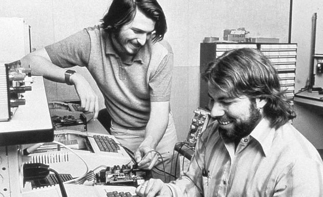 Cartea "Devenind Steve Jobs" Steve Jobs și Steve Wozniak