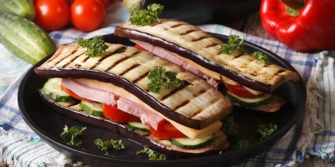 Sandvișuri de vinete cu șuncă și brânză