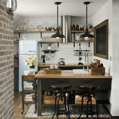Design bucătărie mică: dulapuri cu funcții multiple