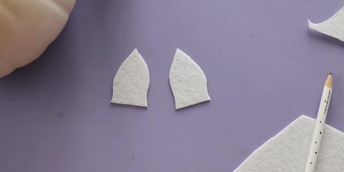 Artizanat din dovleac: urechile tăiate din pâslă alb