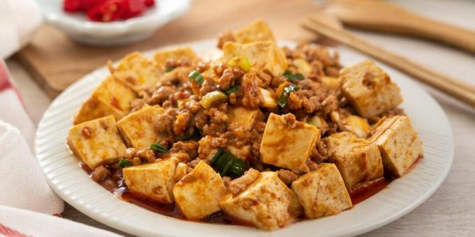 Carne tocată prăjită cu tofu