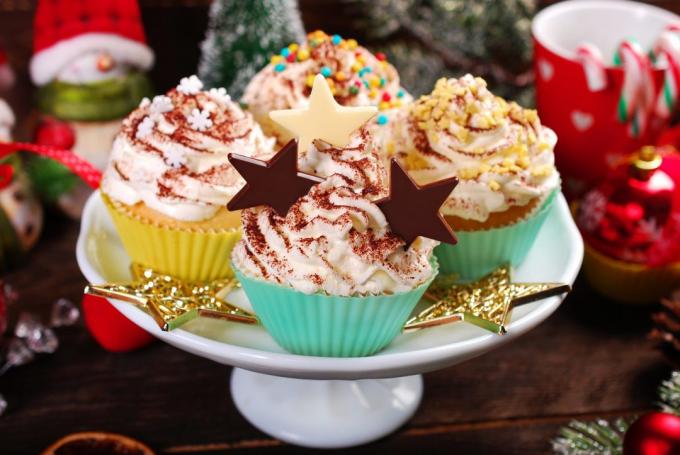 Ce să se pregătească pentru Anul Nou: cupcakes caș cu ciocolată