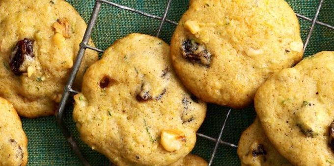 Rețete dovlecel în cuptor: cookie-uri condimentate cu dovlecei, nuci si stafide