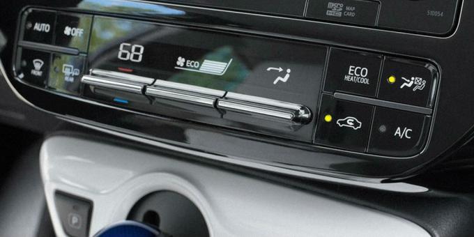 De ce aragaz slab luminat în mașină: defectarea unei unități de control de încălzire