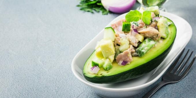 Salată cu avocado și ton