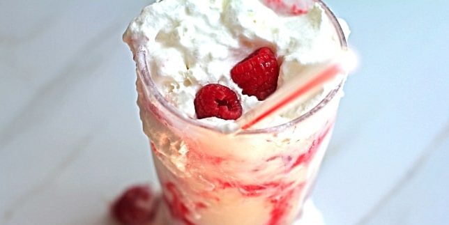 Milkshake cu căpșuni și ciocolată albă