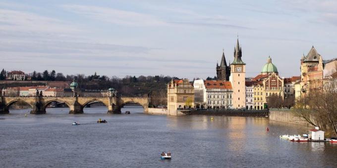 Tururi în timpul sărbătorilor de mai în Praga, Republica Cehă