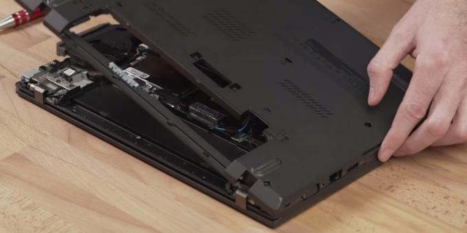 Cum să conectați un SSD la un laptop: scoateți capacul
