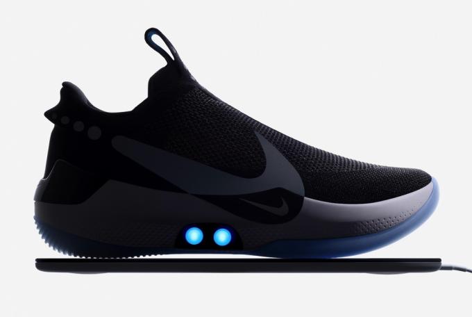 Nike Adapt BB: Rularea pantofi de pe taxa