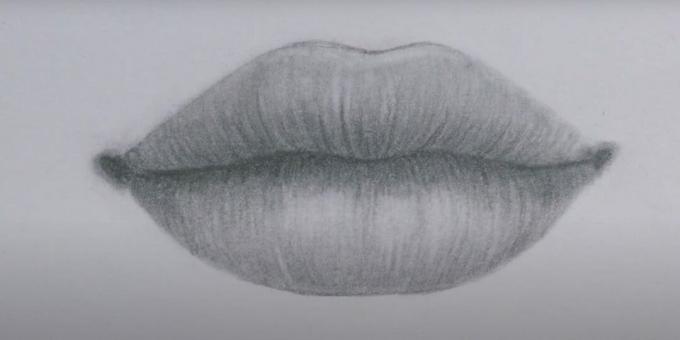 Desenați buzele cu un creion simplu