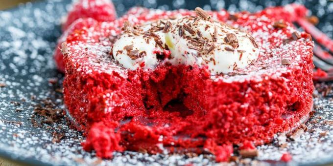 Ce să gătească pentru 14 februarie: mini prăjitură cu brânză „roz de catifea“