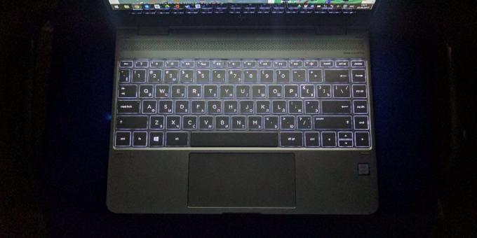 HP Spectre X360: tastatură cu iluminare din spate