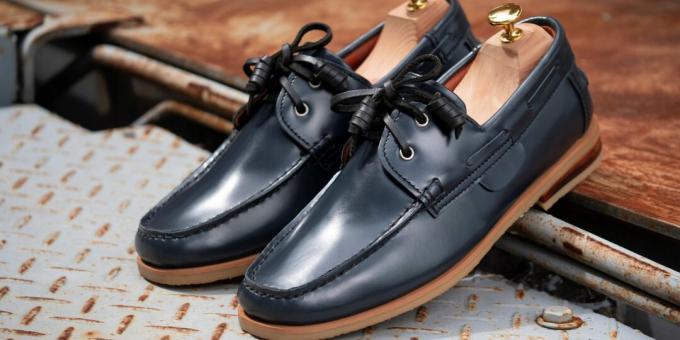 Cum să aibă grijă de pantofii din piele: Dacă pantofii sau cizmele tale se udă, usucă-le imediat