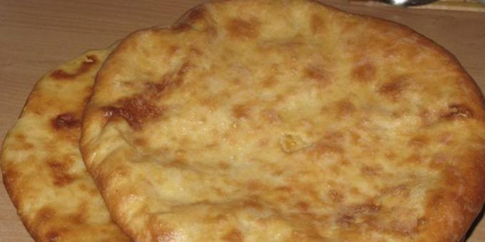 Rețete: plăcinte osetine cu brânză, cartofi și plante aromatice