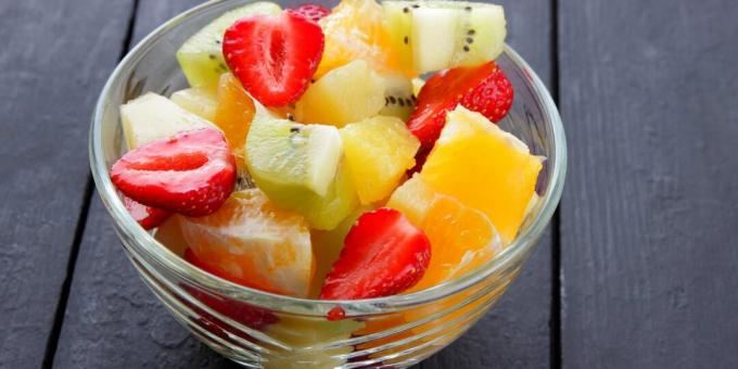 Salată de fructe cu căpșuni și dressing de lime