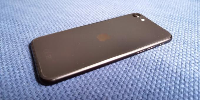 iPhone SE 2020: margine laterală