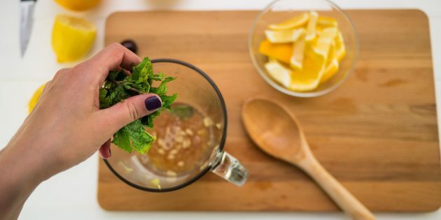 Cum să faci limonadă de cireșe: amintește-ți frunzele de mentă din palme