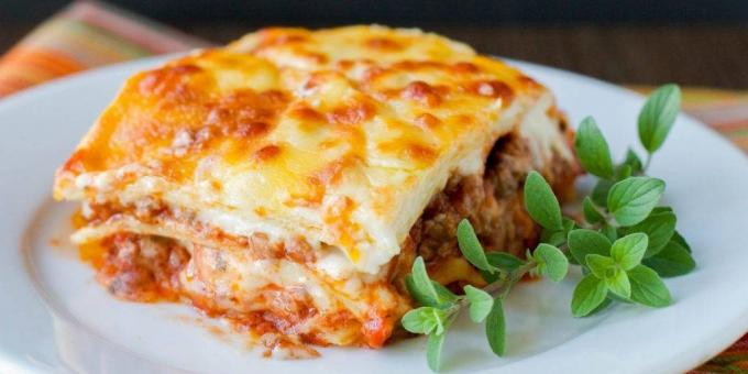 Lasagna cu carne de vită și sos de smântână