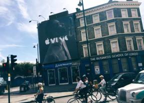FOTO: Cum Apple a touts la nivel mondial sale de serviciu de muzică