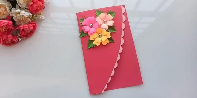 Lipici la partea de sus a florilor cărții poștale și frunze