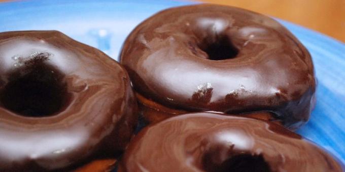 Donuts Retete: gogoși de ciocolată