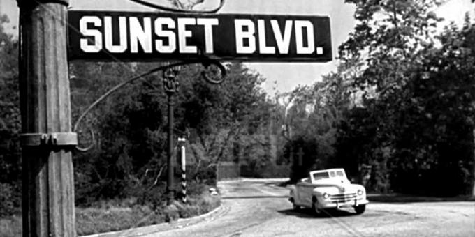 titluri de filme, schimba sensul traducerii: Sunset Blvd. - «Sunset Boulevard»