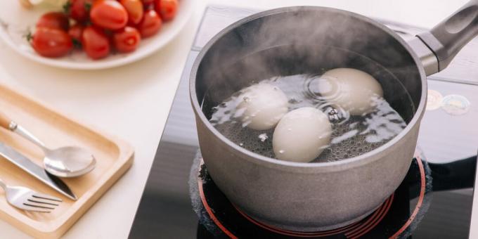 Cum și cât să gătești ouă fierte moi pe aragaz