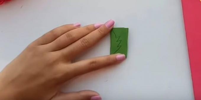 felicitarea cu propriile mâini: tăiate din frunze verzi de hârtie