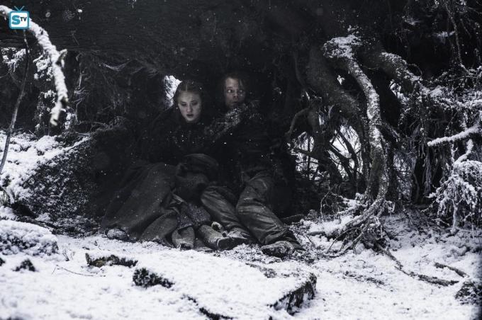 Theon și Sansa scape din goana