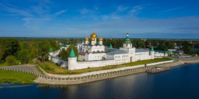 Atracții din Kostroma: Mănăstirea Ipatiev a Sfintei Treimi
