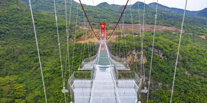Cele mai înfricoșătoare poduri: Podul de sticlă al celor trei chei Huangchuan