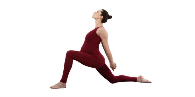 yoga pentru femeile gravide: postura călărețului (Aswa sanchalasana)
