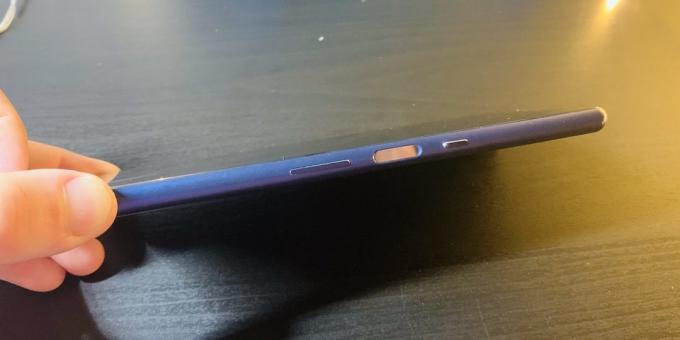Sony Xperia 10 Plus: marginea din dreapta