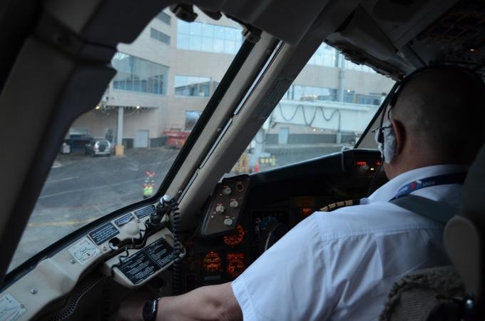 pilot Andrew Gromozdin "Boeing", aplauzele pasagerilor