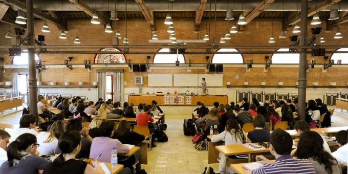 Învățământul superior în Italia: elevii aleg cele mai multe discipline lor sunt libere să decidă atunci când sunt gata să ia examenele