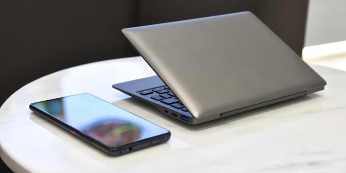 dimensiunea de laptop este comparabil cu iPad mini