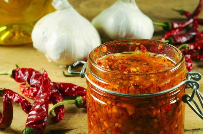 sosuri picante: sos de chili clasic