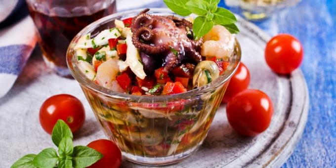 Salată cu fructe de mare și legume